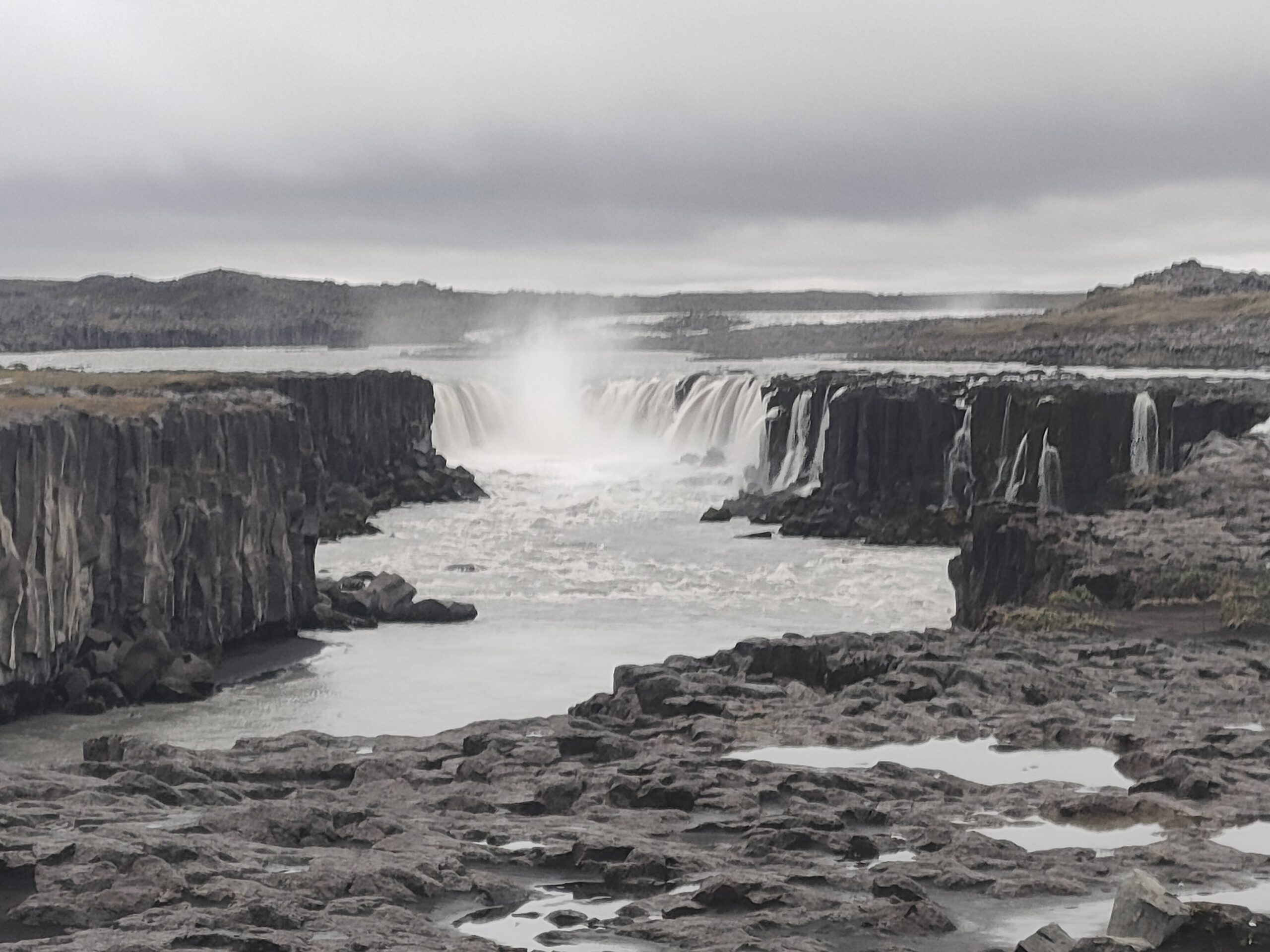 Días 4 y 5: Cascadas Dettifoss y Selfoss, área geotérmica Hverir, Husavik y Akureyri